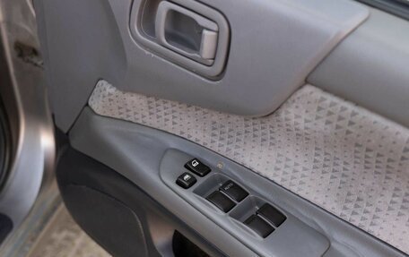 Nissan Avenir II, 2001 год, 270 000 рублей, 16 фотография