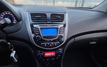 Hyundai Solaris II рестайлинг, 2012 год, 900 000 рублей, 11 фотография