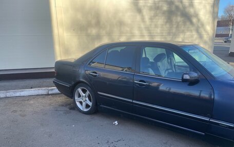 Mercedes-Benz E-Класс, 2000 год, 350 000 рублей, 3 фотография