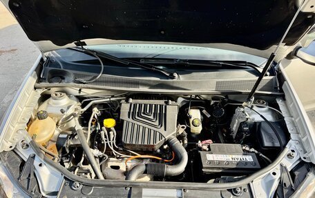 Renault Logan II, 2015 год, 700 000 рублей, 38 фотография