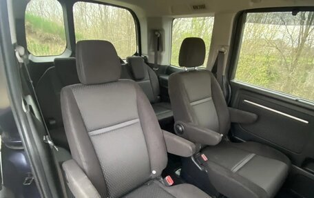 Honda Stepwgn IV, 2017 год, 2 200 000 рублей, 14 фотография