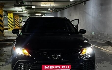 Toyota Camry, 2022 год, 3 160 000 рублей, 2 фотография