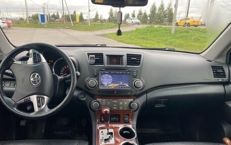 Toyota Highlander III, 2012 год, 1 900 000 рублей, 2 фотография