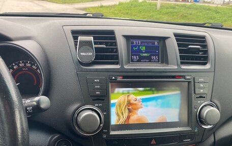 Toyota Highlander III, 2012 год, 1 900 000 рублей, 8 фотография