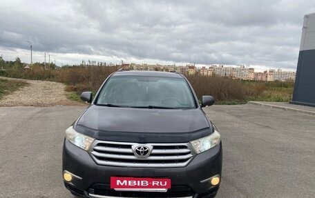 Toyota Highlander III, 2012 год, 1 900 000 рублей, 10 фотография