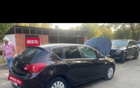 Opel Astra J, 2013 год, 770 000 рублей, 2 фотография