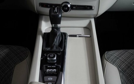 Volvo XC60 II, 2019 год, 3 150 000 рублей, 19 фотография