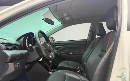 Toyota Yaris XP150 рестайлинг, 2022 год, 1 370 000 рублей, 8 фотография