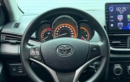 Toyota Yaris XP150 рестайлинг, 2022 год, 1 370 000 рублей, 10 фотография