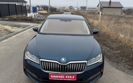 Skoda Superb III рестайлинг, 2022 год, 4 200 000 рублей, 1 фотография