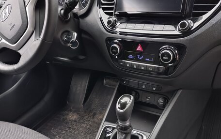 Hyundai Solaris II рестайлинг, 2021 год, 1 850 000 рублей, 6 фотография