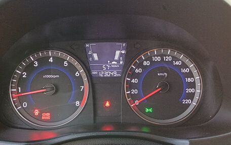 Hyundai Solaris II рестайлинг, 2012 год, 900 000 рублей, 5 фотография