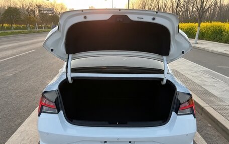 Hyundai Elantra, 2022 год, 1 700 009 рублей, 7 фотография