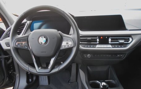 BMW 1 серия, 2022 год, 2 450 000 рублей, 5 фотография