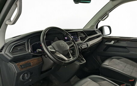 Volkswagen Multivan T6 рестайлинг, 2021 год, 6 000 000 рублей, 17 фотография