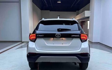 Toyota Yaris XP150 рестайлинг, 2022 год, 1 220 000 рублей, 5 фотография