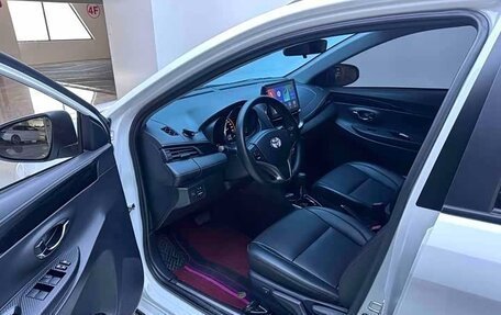 Toyota Yaris XP150 рестайлинг, 2022 год, 1 220 000 рублей, 20 фотография