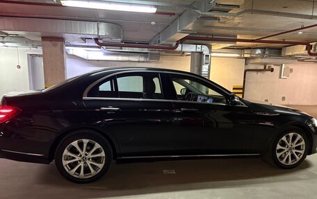 Mercedes-Benz E-Класс, 2019 год, 3 000 000 рублей, 6 фотография