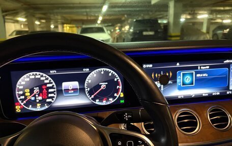 Mercedes-Benz E-Класс, 2019 год, 3 000 000 рублей, 3 фотография