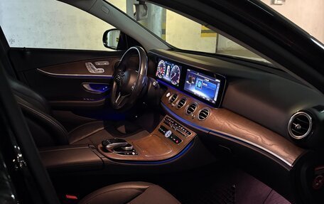 Mercedes-Benz E-Класс, 2019 год, 3 000 000 рублей, 5 фотография