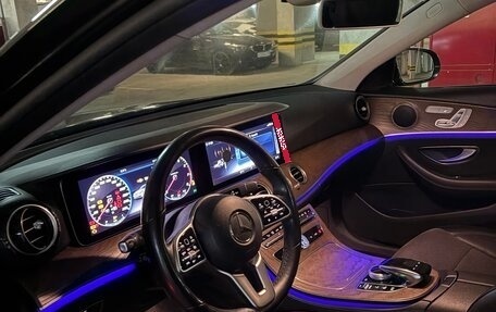 Mercedes-Benz E-Класс, 2019 год, 3 000 000 рублей, 4 фотография