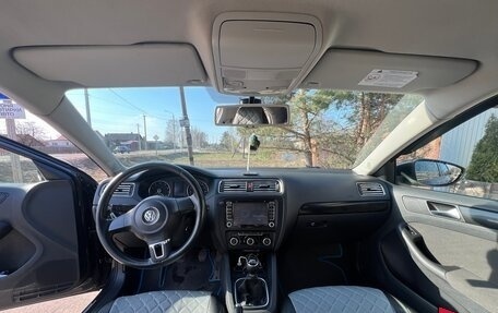 Volkswagen Jetta VI, 2011 год, 730 000 рублей, 7 фотография