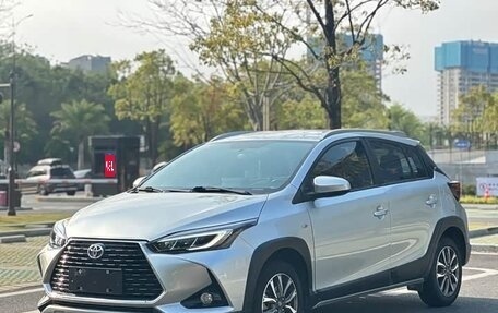 Toyota Yaris XP150 рестайлинг, 2022 год, 1 050 000 рублей, 1 фотография