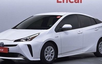 Toyota Prius IV XW50, 2019 год, 1 910 000 рублей, 1 фотография