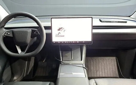 Tesla Model Y I, 2025 год, 7 600 000 рублей, 8 фотография