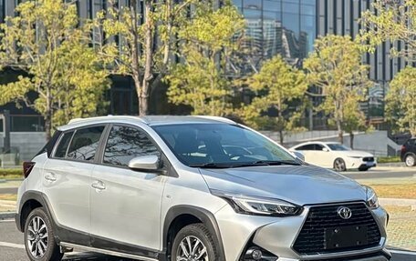 Toyota Yaris XP150 рестайлинг, 2022 год, 1 050 000 рублей, 3 фотография