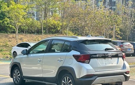 Toyota Yaris XP150 рестайлинг, 2022 год, 1 050 000 рублей, 2 фотография