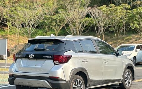 Toyota Yaris XP150 рестайлинг, 2022 год, 1 050 000 рублей, 4 фотография