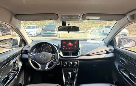 Toyota Yaris XP150 рестайлинг, 2022 год, 1 050 000 рублей, 11 фотография