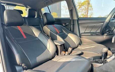 Toyota Yaris XP150 рестайлинг, 2022 год, 1 050 000 рублей, 14 фотография