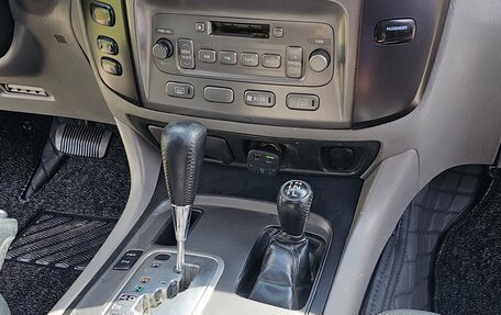 Toyota Land Cruiser 100 рестайлинг 2, 2004 год, 2 580 000 рублей, 11 фотография