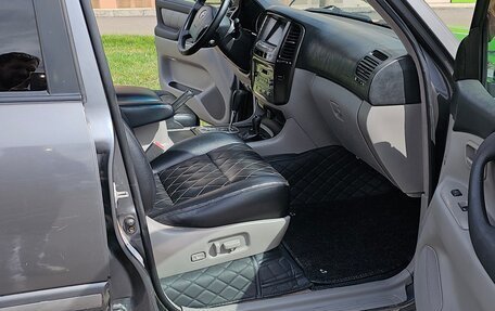 Toyota Land Cruiser 100 рестайлинг 2, 2004 год, 2 580 000 рублей, 10 фотография