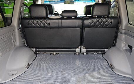 Toyota Land Cruiser 100 рестайлинг 2, 2004 год, 2 580 000 рублей, 13 фотография