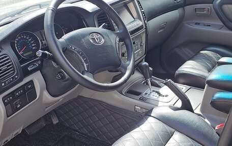 Toyota Land Cruiser 100 рестайлинг 2, 2004 год, 2 580 000 рублей, 21 фотография