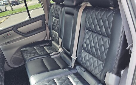 Toyota Land Cruiser 100 рестайлинг 2, 2004 год, 2 580 000 рублей, 17 фотография