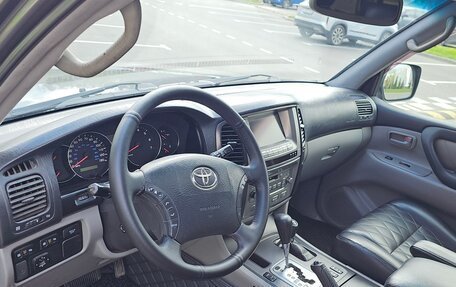 Toyota Land Cruiser 100 рестайлинг 2, 2004 год, 2 580 000 рублей, 19 фотография