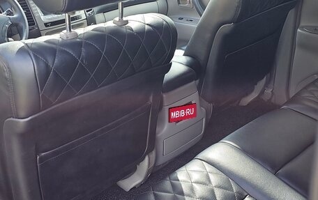 Toyota Land Cruiser 100 рестайлинг 2, 2004 год, 2 580 000 рублей, 16 фотография