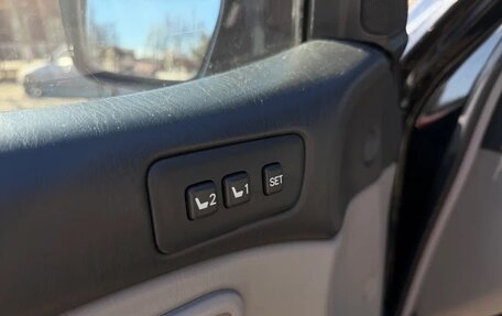 Toyota Land Cruiser 100 рестайлинг 2, 2005 год, 2 370 000 рублей, 15 фотография