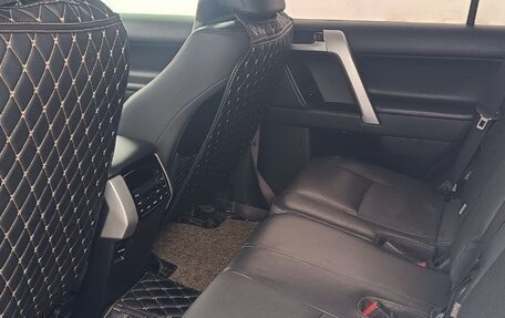 Toyota Land Cruiser Prado 150 рестайлинг 2, 2018 год, 4 800 000 рублей, 7 фотография