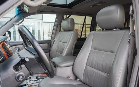 Toyota Land Cruiser 100 рестайлинг 2, 2003 год, 2 205 000 рублей, 13 фотография