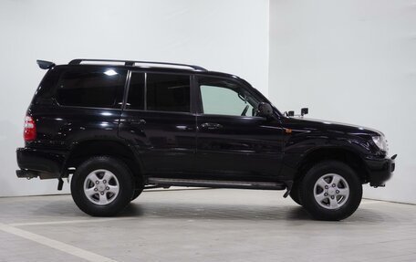 Toyota Land Cruiser 100 рестайлинг 2, 2003 год, 2 205 000 рублей, 6 фотография