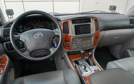 Toyota Land Cruiser 100 рестайлинг 2, 2003 год, 2 205 000 рублей, 10 фотография