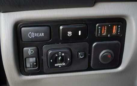 Toyota Land Cruiser 100 рестайлинг 2, 2003 год, 2 205 000 рублей, 25 фотография