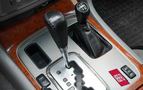 Toyota Land Cruiser 100 рестайлинг 2, 2003 год, 2 205 000 рублей, 17 фотография