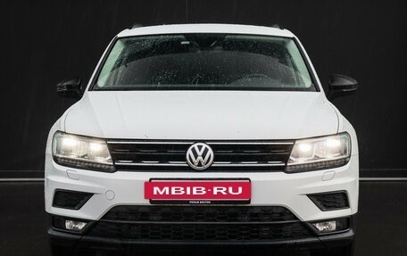 Volkswagen Tiguan II, 2020 год, 2 570 000 рублей, 2 фотография