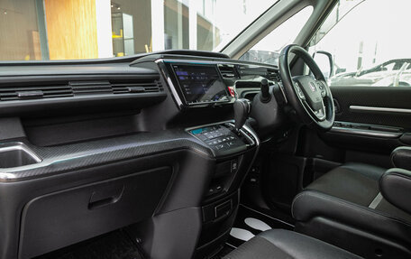 Honda Stepwgn IV, 2017 год, 2 098 000 рублей, 14 фотография